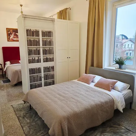 Cozy Fryko Era - 1929, 2 Twin Beds